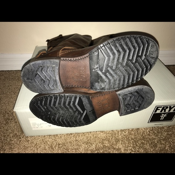 Frye Veronica Back ZIP Boot - Picture 6 of 8